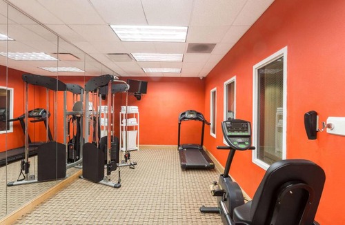 Biggar Hotel | Baymont Inn & Suites by Wyndham Fort Myers I-75