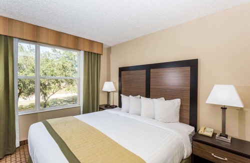 Biggar Hotel | Baymont Inn & Suites by Wyndham Fort Myers I-75