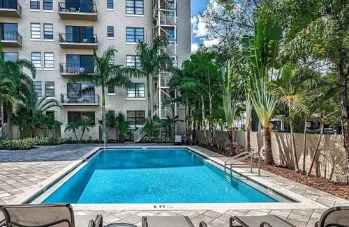 SoHo Apartment | Bayshore Efficiency Living with Endless Bay Views