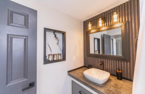 Bayshore Gardens House | Bayshore Retreat, HUGE Private Yard & Fire Pit & Screened In Patio, Near Beaches