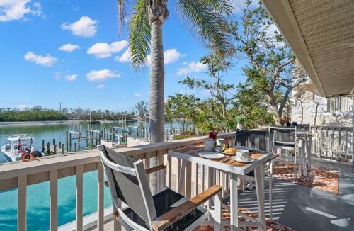 Siesta Key House | Bayside Escape-Condo w Dock Pool and Near Beach