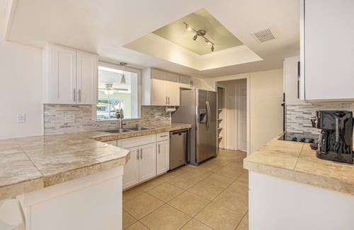 Bay Crest Park House | Bayside Retreat with Backyard Oasis