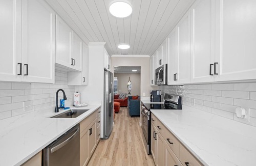 Holiday Beach House | Beach Bear Townhome: Steps to Sand & Schooners, Pet Friendly, Private Yard