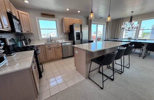 Brigantine House | Beach Block , Barbeque, & Fully Stocked! 3 parking spots and great for families!