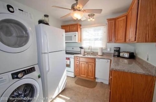 Ortley Beach Cottage | Beach Block Cottage, 5 Houses to the beach!