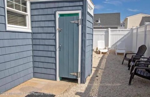 Ortley Beach Cottage | Beach Block Cottage, 5 Houses to the beach!