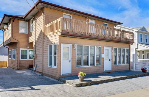 Lavallette House | Beach Block Rental in Lavallette with Ocean Views! Negotiable Pricing