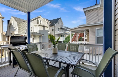Atlantic City House | Beach Block SHORE HOUSE 7BR Sleeps 16 Hot Tub! Ocean Views & Steps to Boardwalk