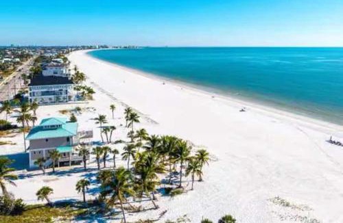 Hills T P House | Beach Bound - 2025 Luxury Build - Walk to Beach & Town