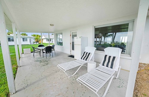 Nokomis House | Beach Front Two Bedroom Bungalow - 10