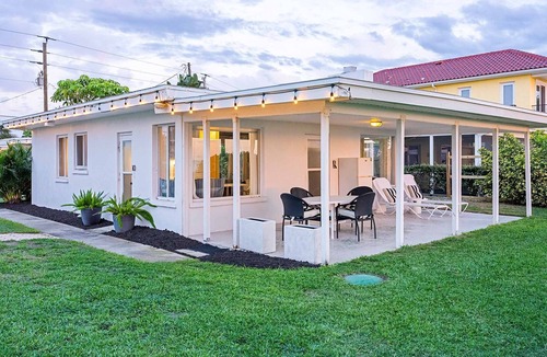 Nokomis House | Beach Front Two Bedroom Bungalow - 10