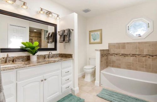 Sebastian Highlands House | Beach Getaway - Private Heated Pool & 2 King Beds