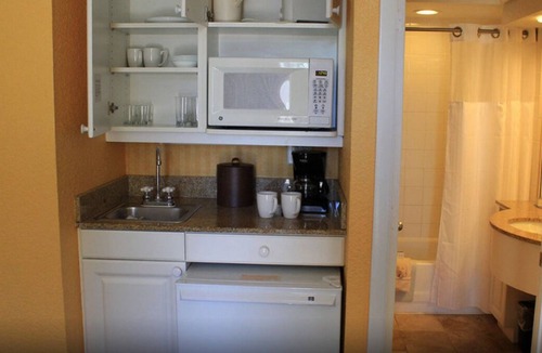 St. Pete Beach Resort | Beach Getaway Starts Here! Comfy Units for 8! Pool, Gym, Adventure