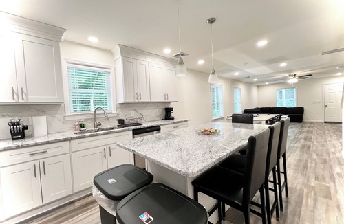 Villas House | Beach House By The Bay, 9 Car Parking, Linen Included