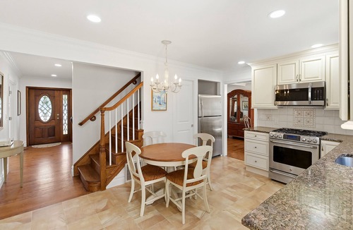 Lake Como House | Beach House on Lake Como 0.5 mile to Spring Lake Northend or Belmar Beach!