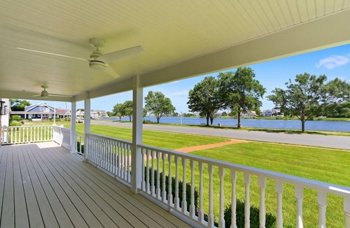 Lake Como House | Beach House on Lake Como 0.5 mile to Spring Lake Northend or Belmar Beach!