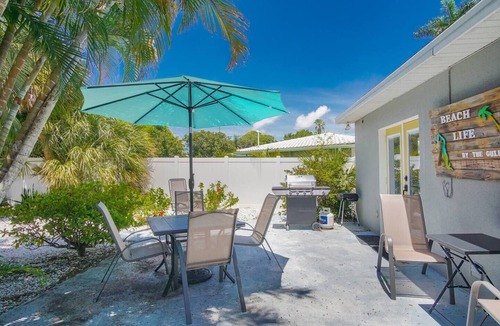 Redington Beach House | Beach Life by the Gulf- Charming & Fully Equipped!