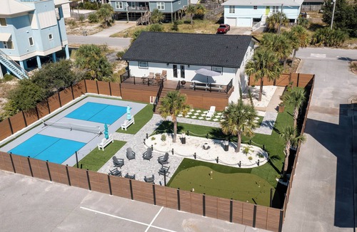 Toilla Segunda House | BEACH, PICKLEBALL, PUTTING GREEN, ELEVATOR, SLEEPS17