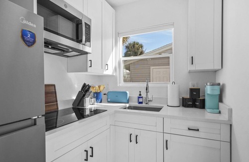 Fort Myers Beach Cottage | Beach/Pool Access Cottage - Walk to Times Square, Fort Myers Beach