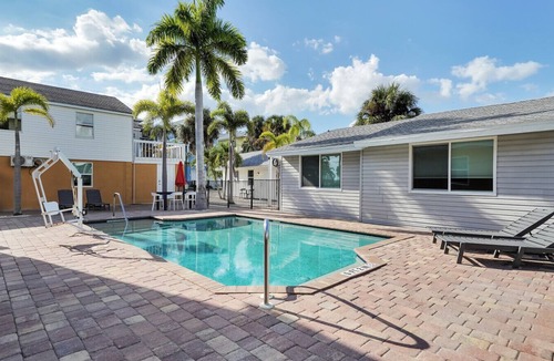 Fort Myers Beach Cottage | Beach/Pool Access Cottage - Walk to Times Square, Fort Myers Beach