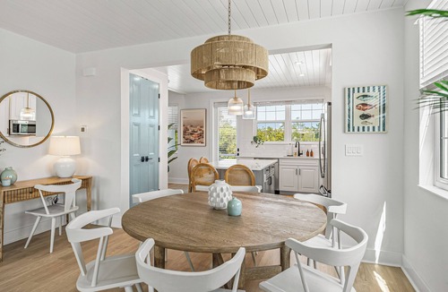Cortez House | Beach Retreat! Paddleboards, Bikes, & Beach Gear!