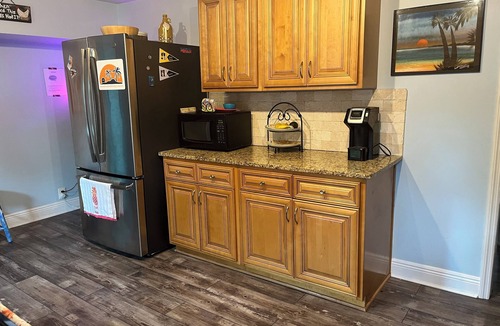 United Central House | Beach to Bay Bungalow - midway btw downtown and St. Pete Beach! Pet friendly!