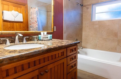 Captiva Hotel | Beach View 2BR Cottage | Porch | Outdoor Pools | Beach Access
