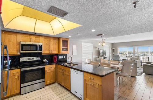 Madeira Beach Condo | Beach View - Balcony - 3b 2b - Beach Place #505