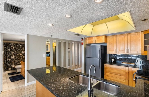 Madeira Beach Condo | Beach View - Balcony - 3b 2b - Beach Place #505