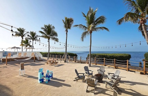 Islamorada Apartment | Beach View Unit in Islamorada! Pets Allowed, Parking, Pool & Free Breakfast!