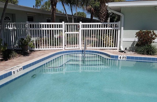 St. Pete Beach Condo | Beach Walk Paradise: Fully Furnished 1BR Condo Dogs Welcome