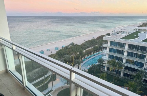 North Beach Hotel | Beachfront 1-bedroom apartment at LUXURY Carillon Miami Hotel