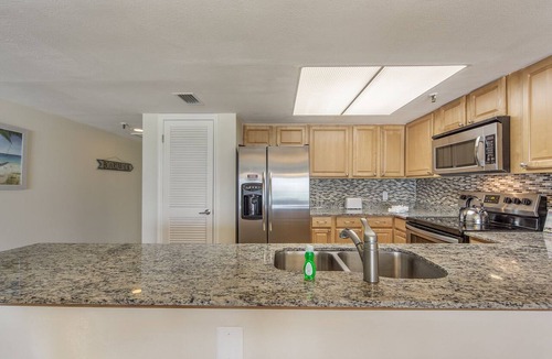 Madeira Beach Condo | Beachfront 1b 1b Suite - Beach Place #209