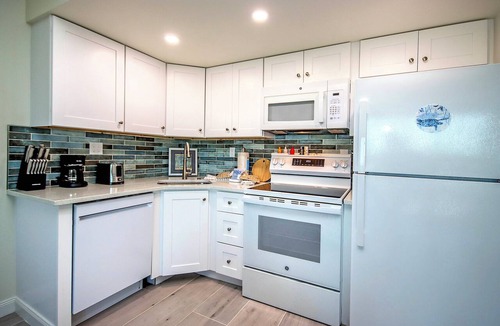 Sanibel Condo | Beachfront 1st floor condo at Sandalfoot Sanibel Island Sandalfoot 1B1