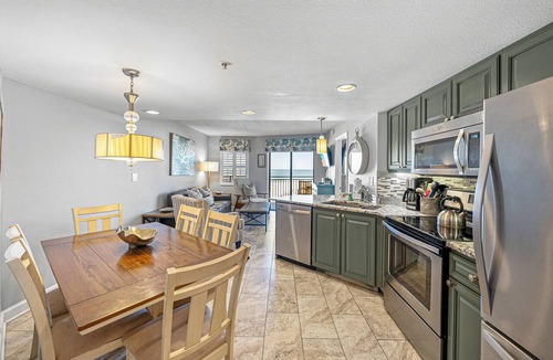 Belle Vista Condo | Beachfront 2 Bedrooms, Balcony, Pool + Hot Tub