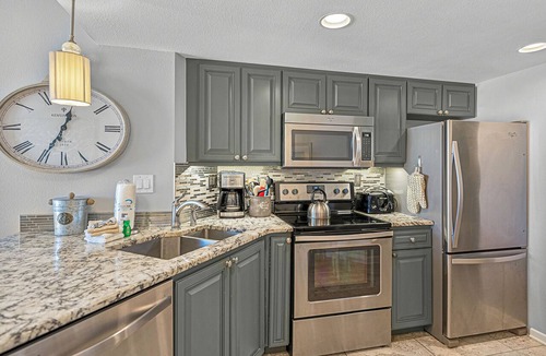 Belle Vista Condo | Beachfront 2 Bedrooms, Balcony, Pool + Hot Tub