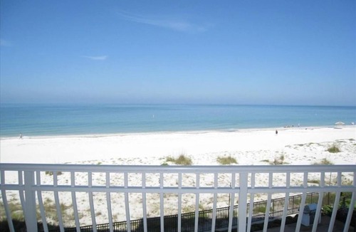 Redington Shores Condo | Beachfront 3BR/3BA Gulf Condo - Heated Pool, 2 Hot Tubs, Gated - Monthly