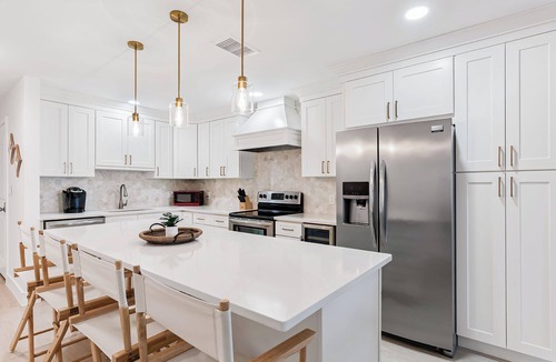 Belleair Beach Condo | Beachfront Bliss-Room to Unwind-30 Day Minimum