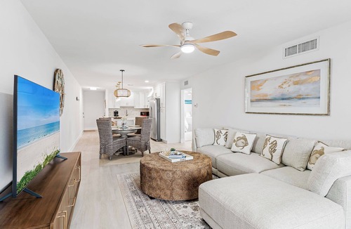 Belleair Beach Condo | Beachfront Bliss-Room to Unwind-30 Day Minimum