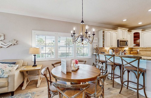 Independence Square Condo | Beachfront condo with EV charger WiFi AC one dog welcome