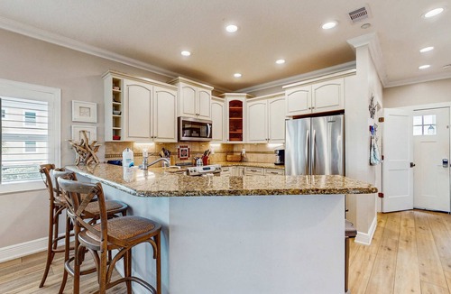 Independence Square Condo | Beachfront condo with EV charger WiFi AC one dog welcome