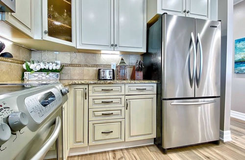 Independence Square Condo | Beachfront condo with WiFi EV chargers AC one dog welcome
