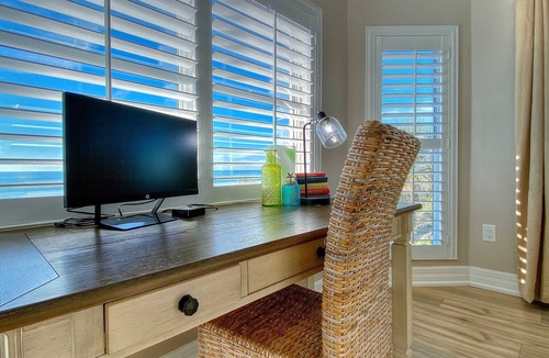 Independence Square Condo | Beachfront condo with WiFi EV chargers AC one dog welcome