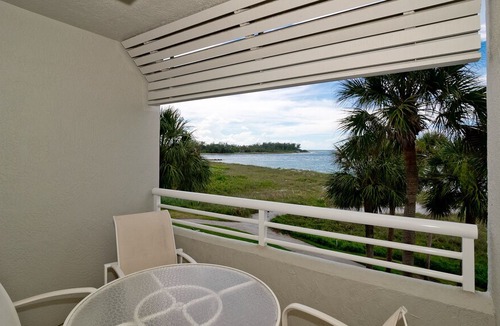 Sarasota Condo | Beachfront condo at prestigious Longboat Key Club resort