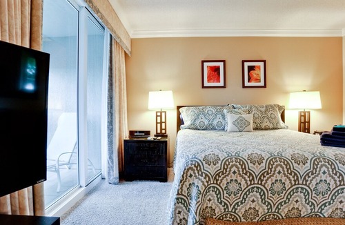 Sarasota Condo | Beachfront condo at prestigious Longboat Key Club resort