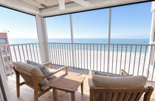 Fort Myers Beach Condo | Beachfront, Dolphins,North End, walk to Margaritaville, Shelling