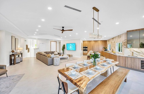 Lower Matecumbe Key House | Beachfront Estate - Two Villas/Heated Pools/Docks/Dolphin & Mahi Key