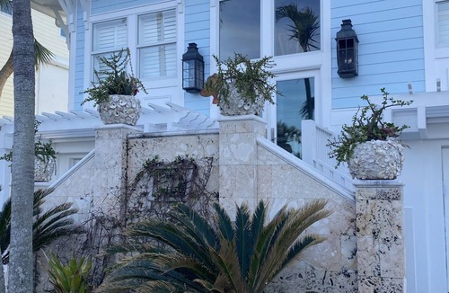 Golden Beach House | Beachfront home convenient to downtown Boca Grande