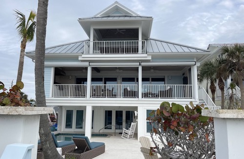 Golden Beach House | Beachfront home convenient to downtown Boca Grande