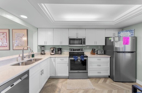 Sanibel Condo | Beachfront Loggerhead Cay 443—Sunset Views, Heated Pool, Pickleball & Tennis, 2 Bikes + Beach Gear. Weekly Stays